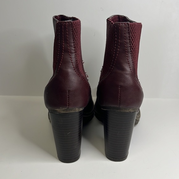 Bamboo stacked heel faux leather ankle boots booties. Size 7.5 - Picture 6 of 14